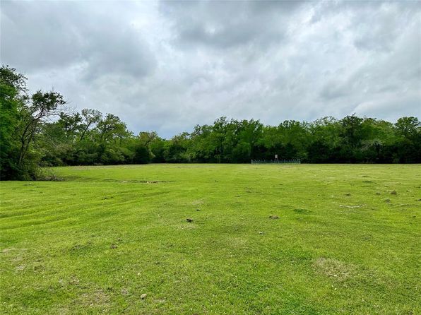 Discover Your Dream Retreat - Lakefront Paradise in Franklin, TX!