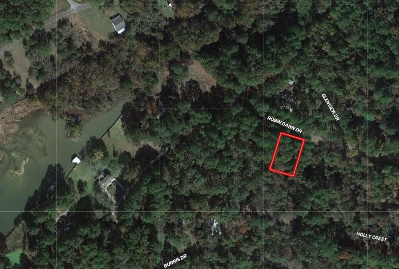 Single-family home lot near Lake Livingston in Onalaska, TX! Own it today!